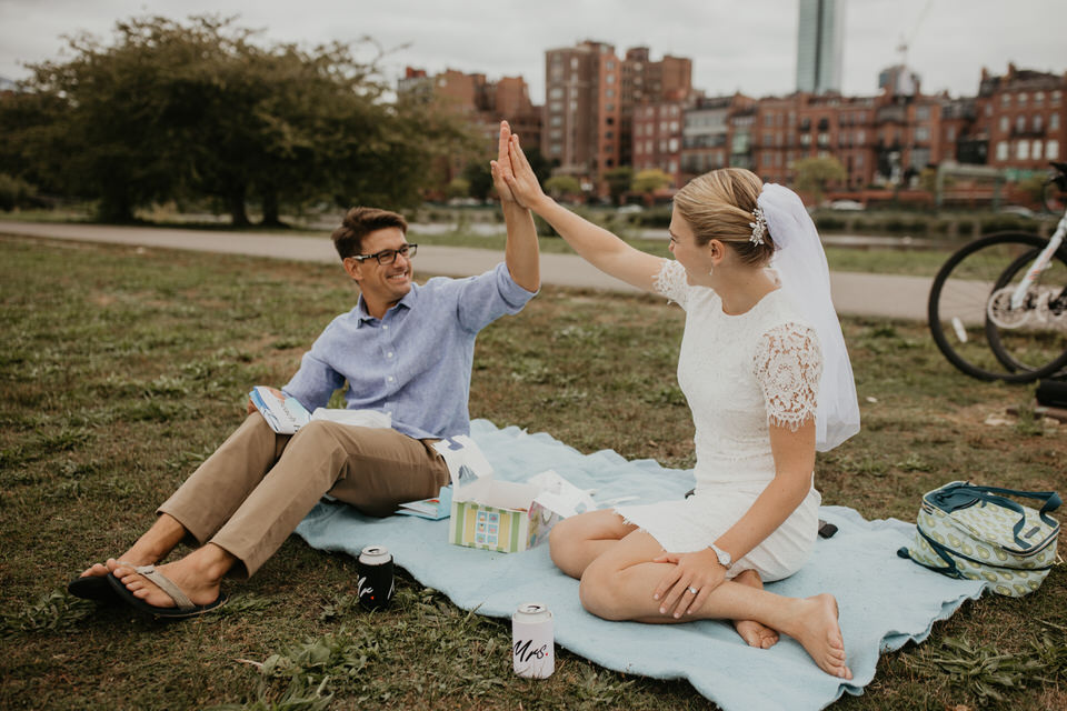 Elopement picnic in the city